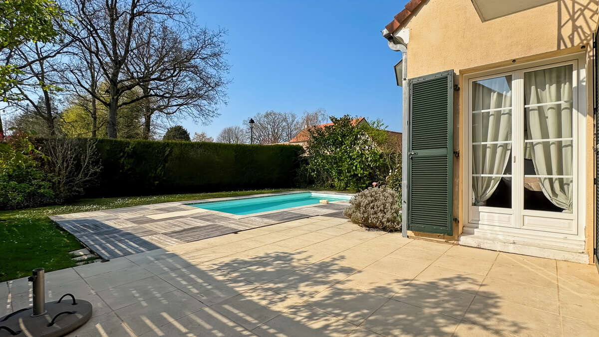 Maison à SAINT-NOM-LA-BRETECHE