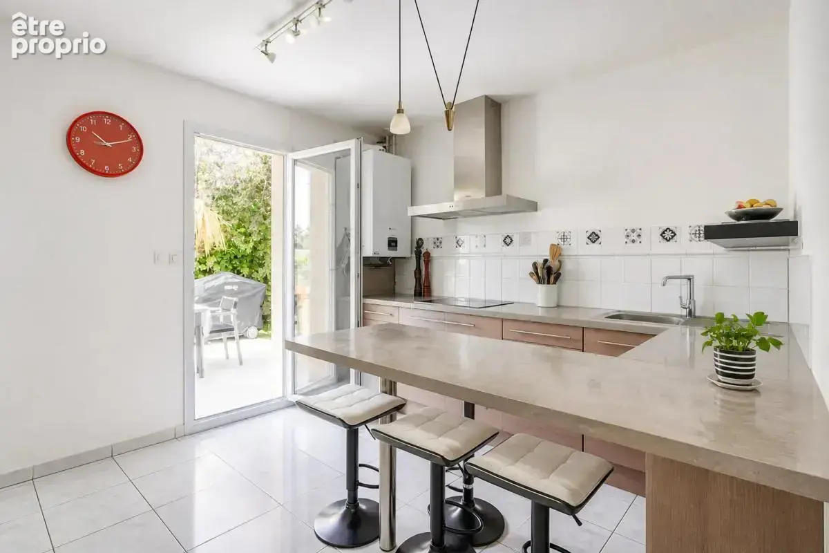 Maison de 4 pièces de 112 m² à Décines-Charpieu - photo 5