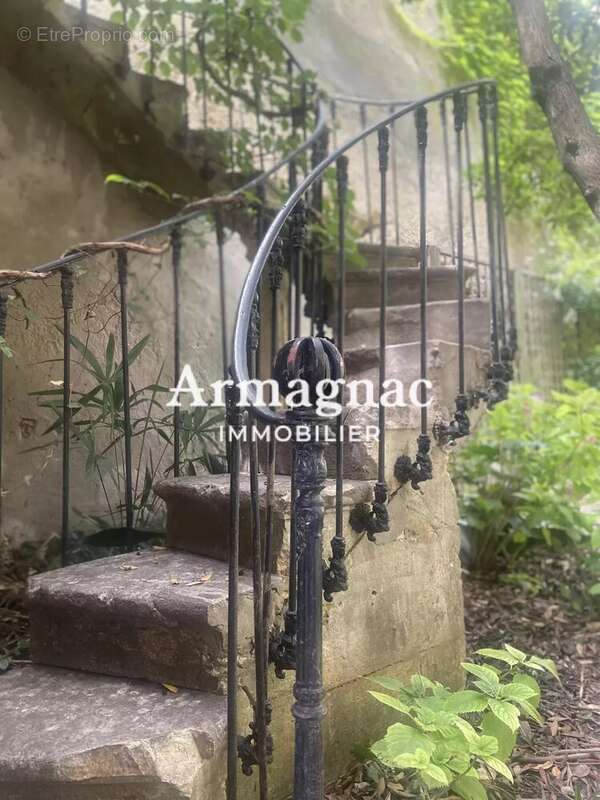 Maison à VIC-FEZENSAC