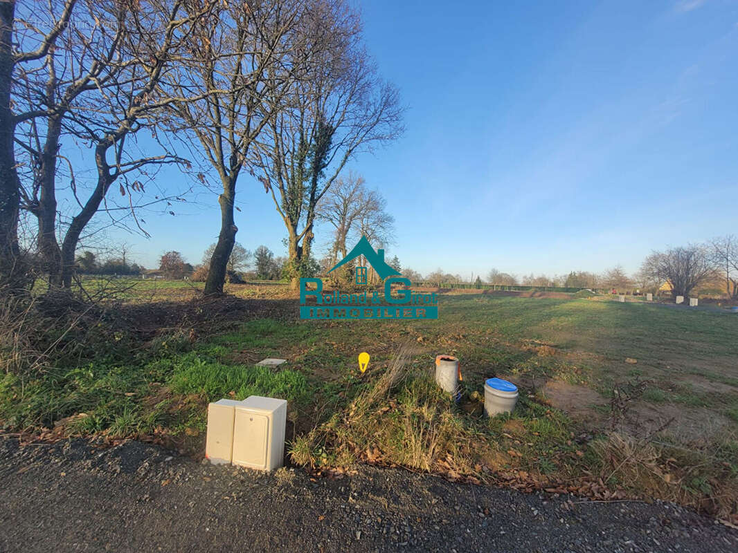 Terrain à SAINT-AUBIN-DU-CORMIER