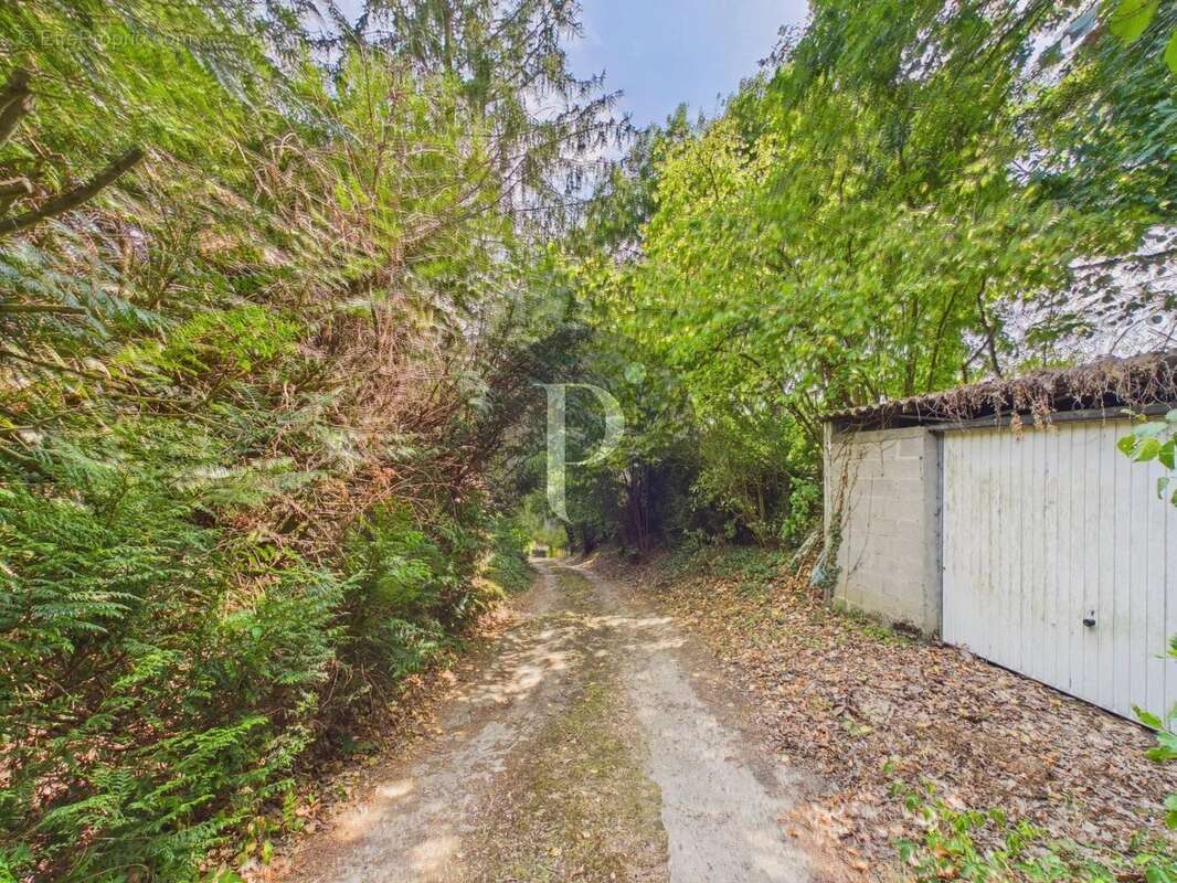 VAUHALLAN – Propriété 7 pièces – Réception 100 m² - Vue dominante – Terrain boisé 4726 m² - photo 24