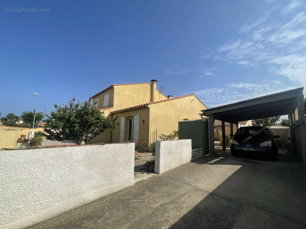 Maison à SAINT-LAURENT-DE-LA-SALANQUE