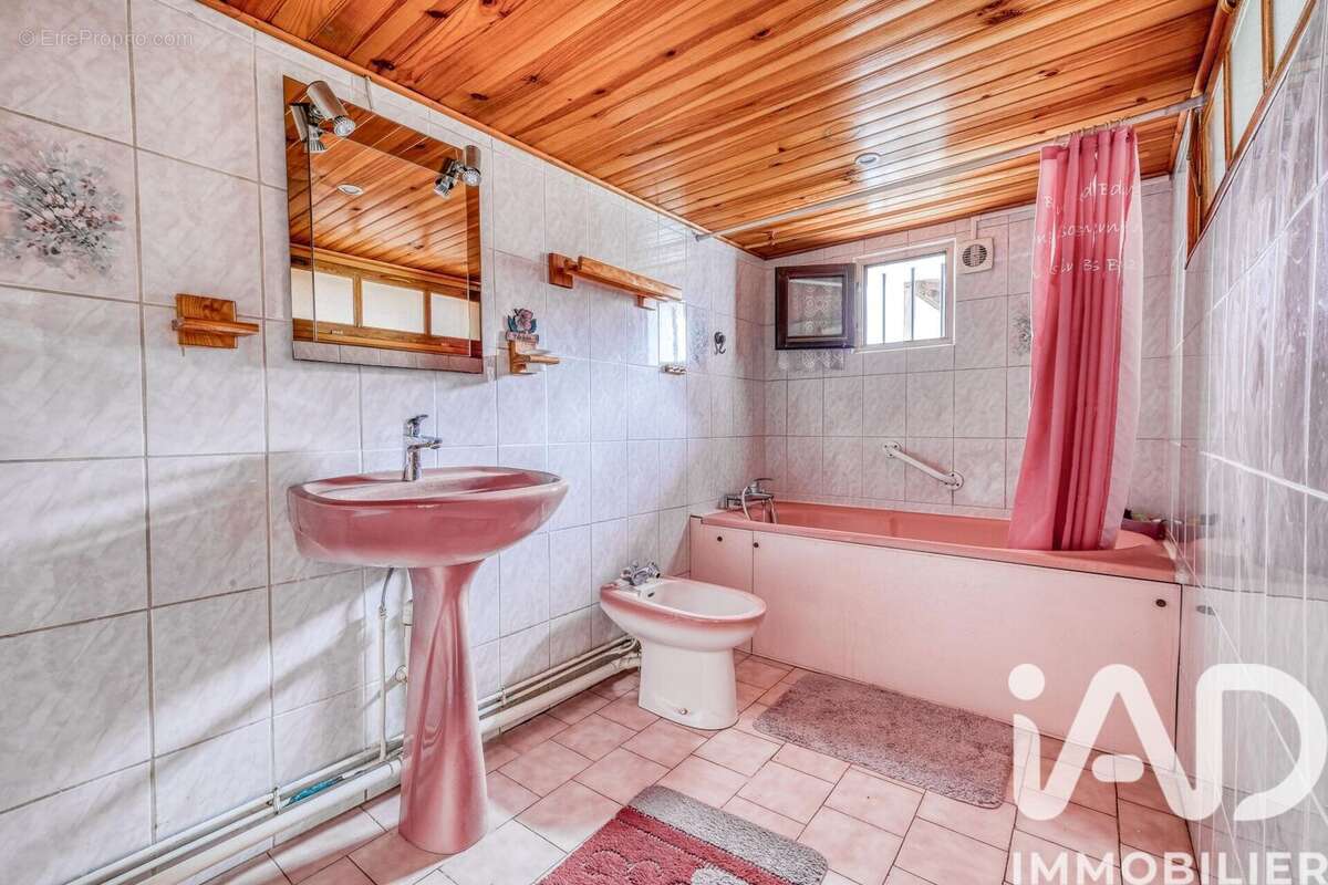 Maison 87 m² à Saint-Denis  - photo 7