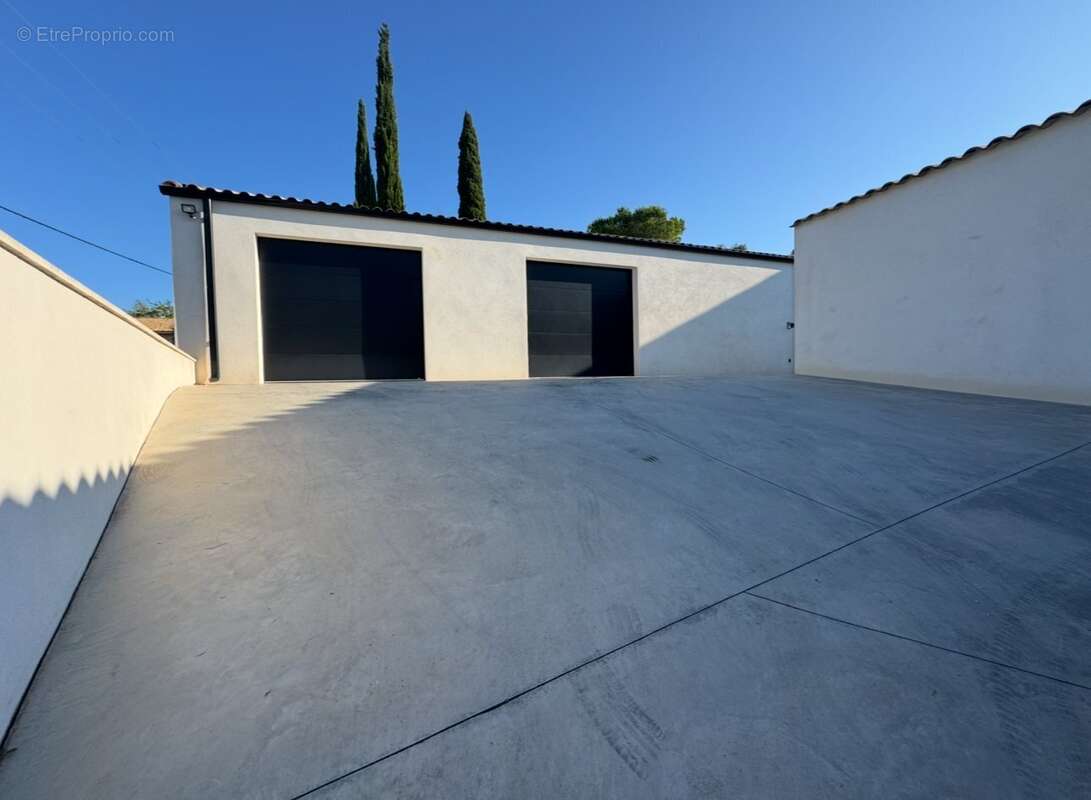 Maison à LAUDUN-L'ARDOISE