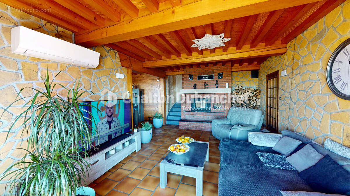 Maison à COURS-LA-VILLE