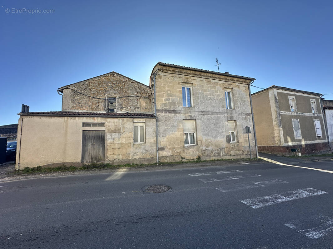 Maison à PRIGNAC-ET-MARCAMPS