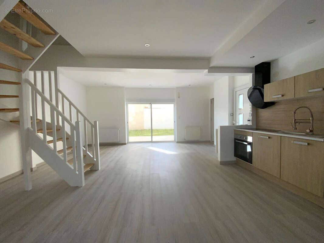 Appartement à SAINTE-SAVINE