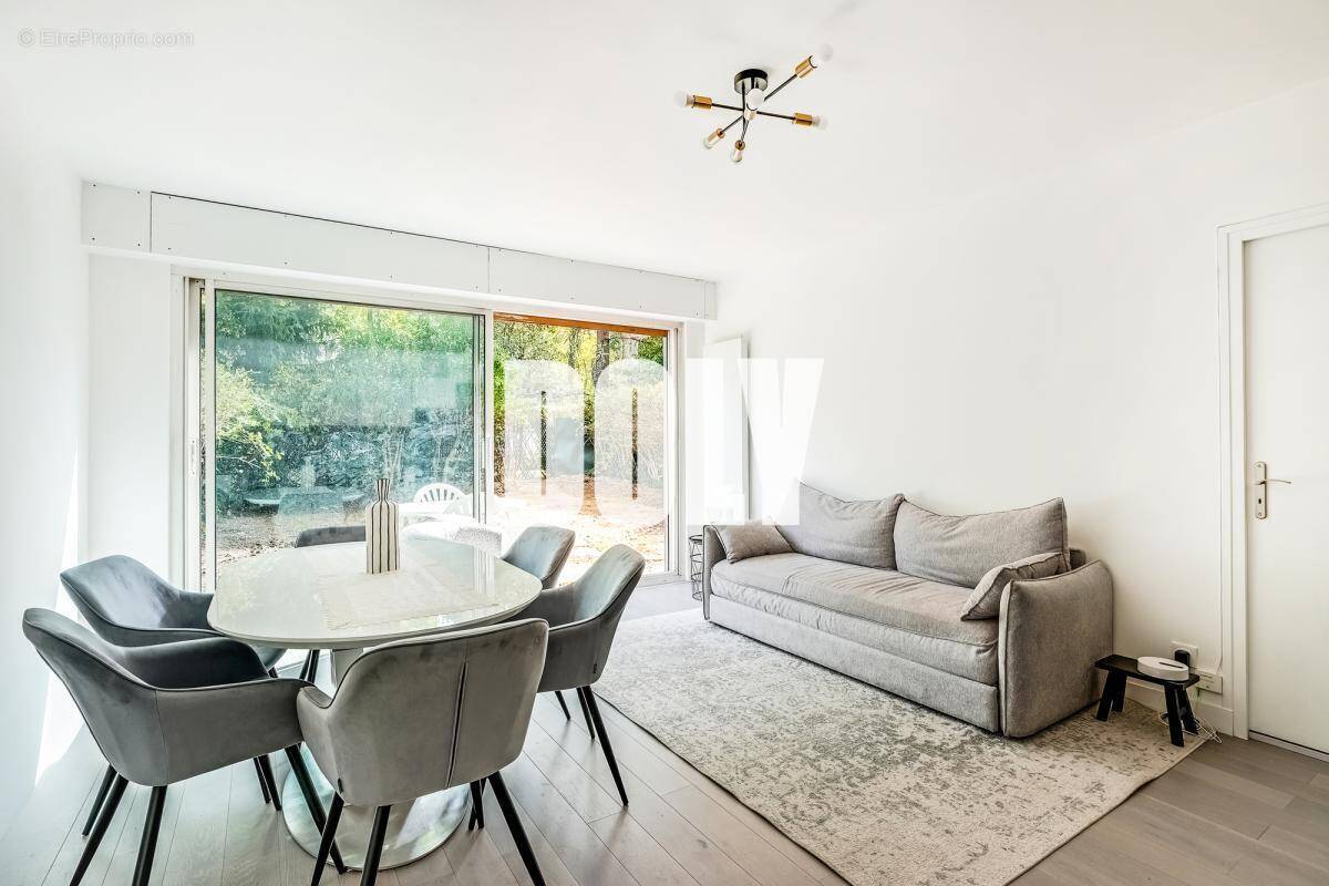Appartement à NEUILLY-SUR-SEINE