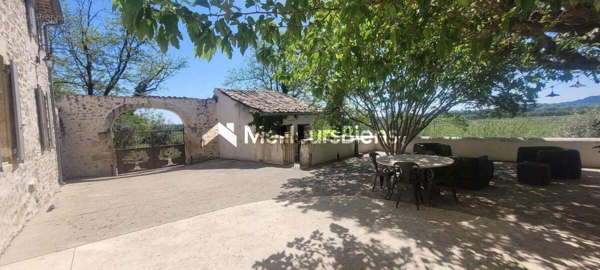 Propriété en pierre 427 m² à Saint-Just-d'Ardèche avec 2 gîtes 5* - photo 3