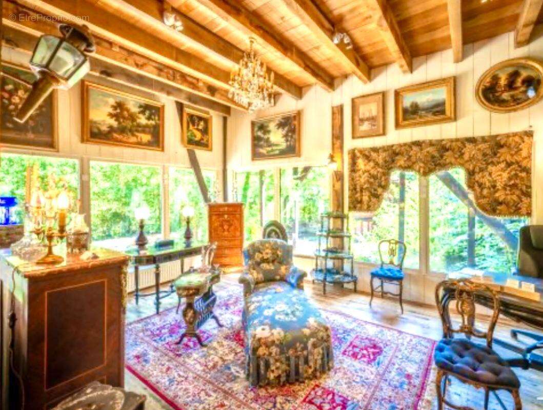 Maison à SAINT-LEONARD-DE-NOBLAT