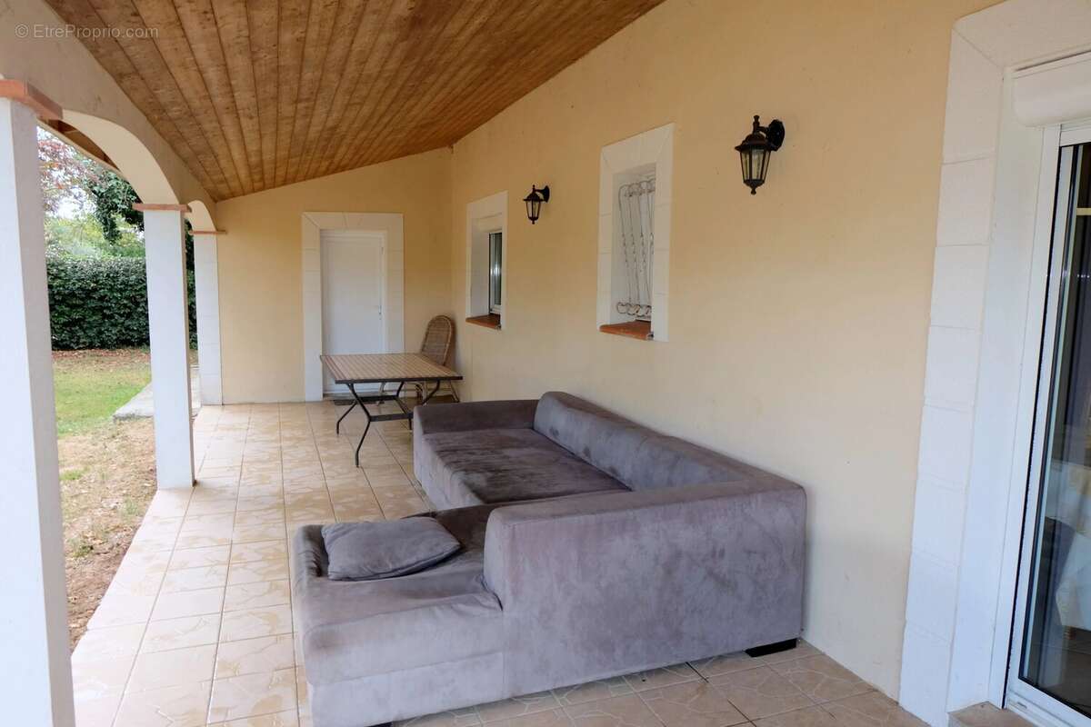 Village Bord de riviere  - Maison plein pied familial avec quatre chambres - photo 4