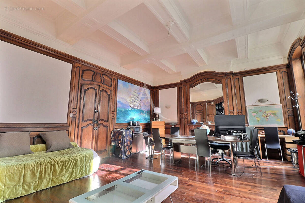 Commerce à MARSEILLE-1E