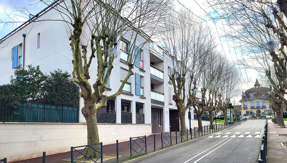 Appartement à LES CLAYES-SOUS-BOIS