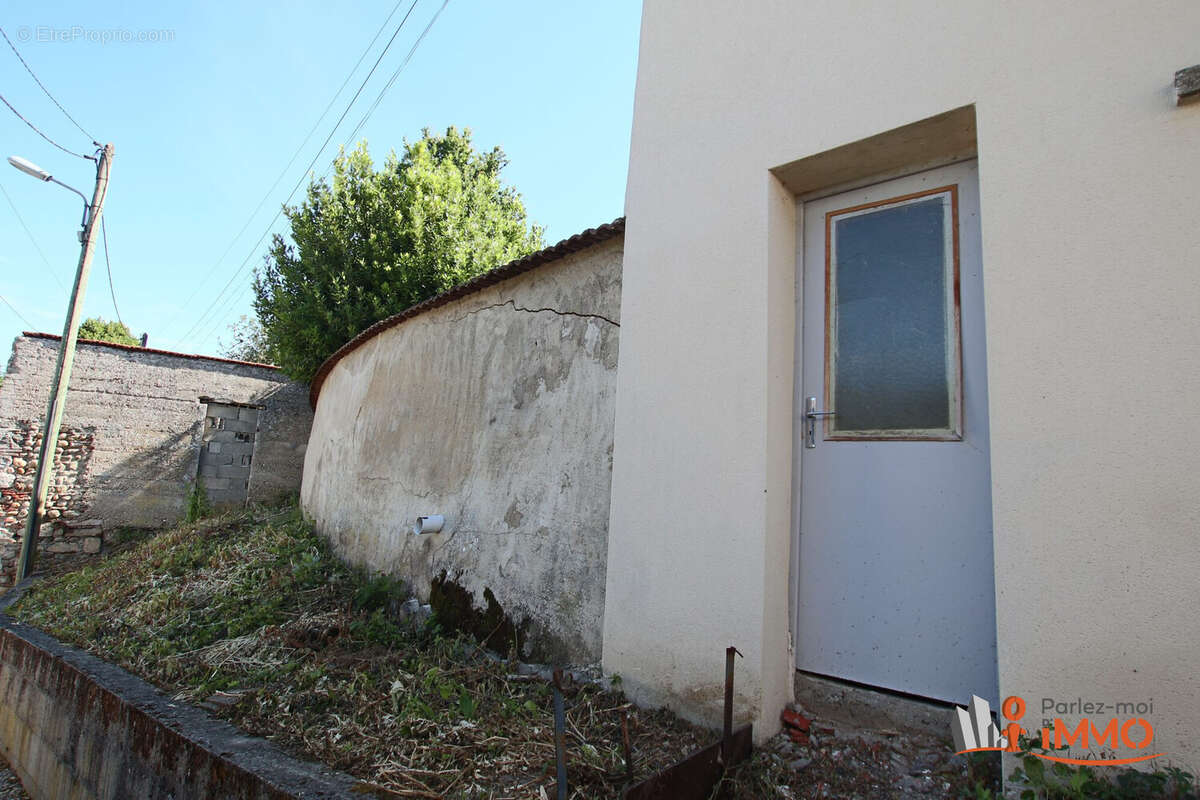 Maison à VILLIEU-LOYES-MOLLON