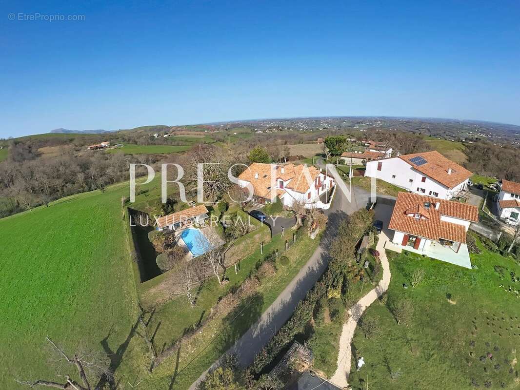 Demeure du XVIIIème siècle entre le Mondarrain et l'Océan - photo 5