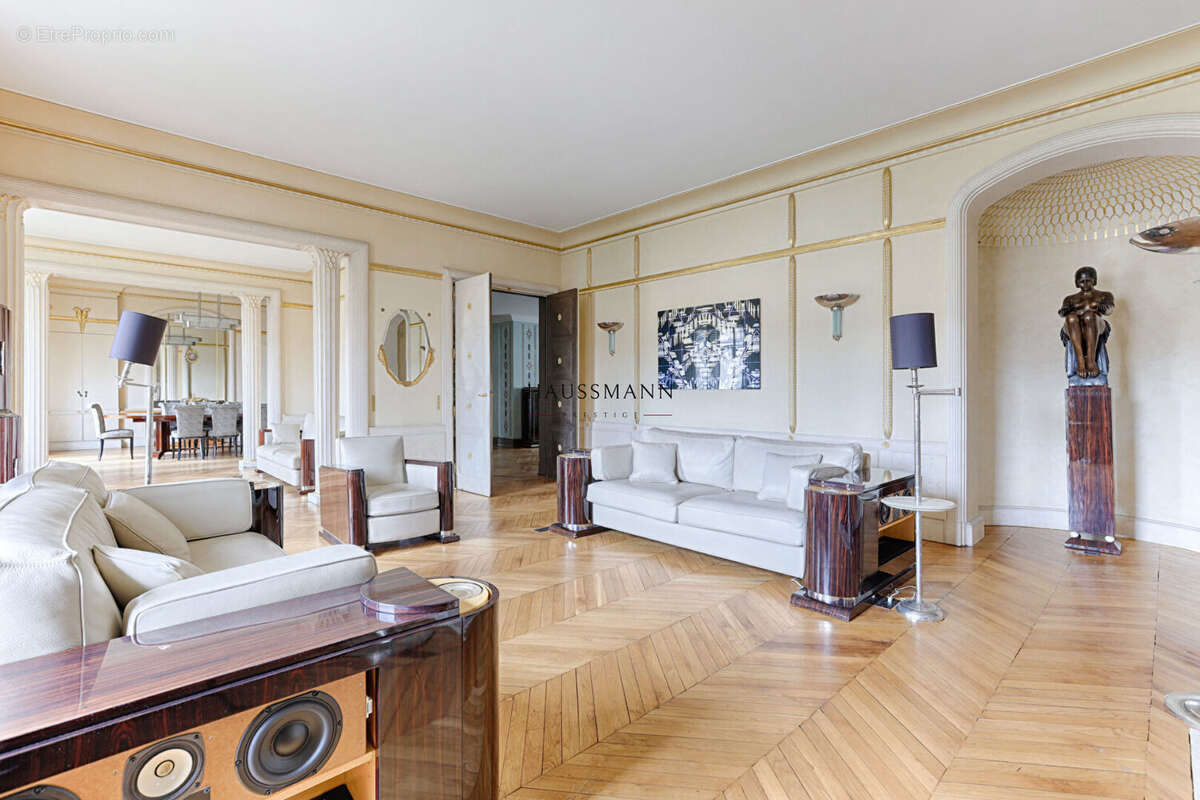 Appartement à PARIS-16E