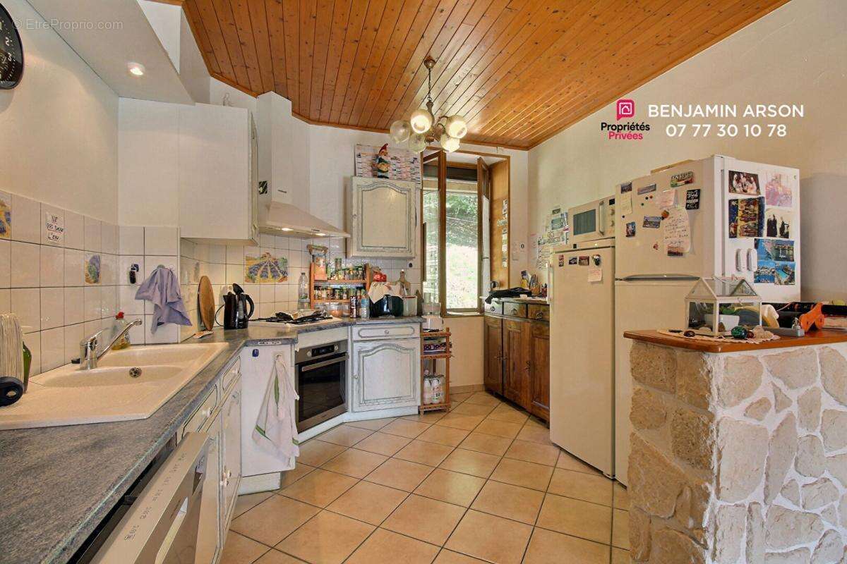 Maison Saint Laurent Du Pont 13 pièces - 8 Chbres - 236 m2 - photo 4