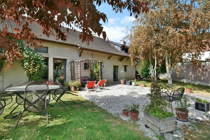 Maison à CORCELLES-LES-MONTS