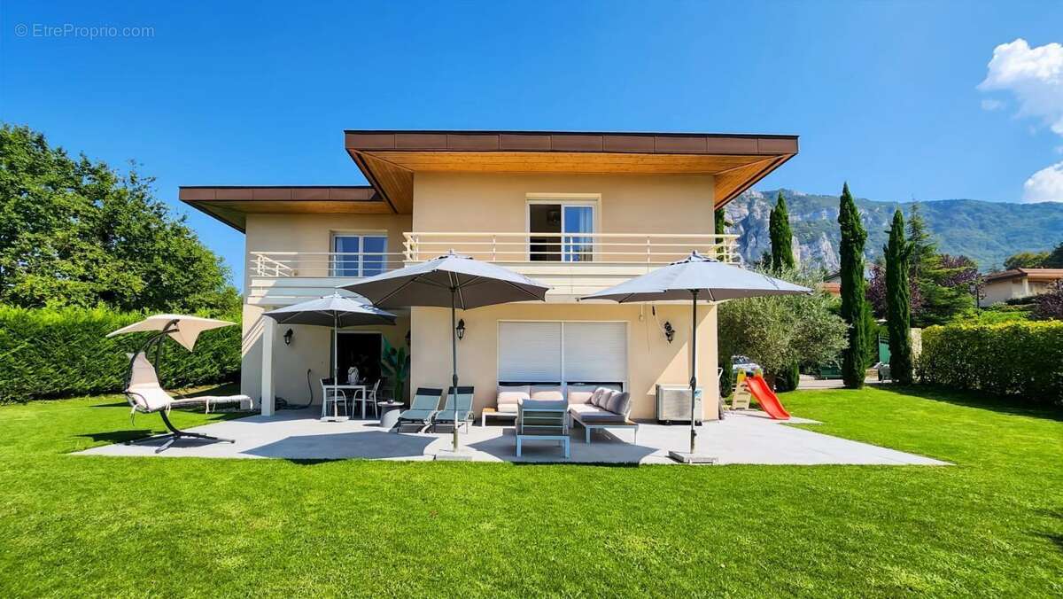 Maison à COLLONGES-SOUS-SALEVE