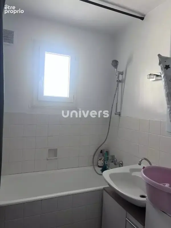 Appartement - T4  avec 2 balcons - GARAGE ET CAVE - photo 9
