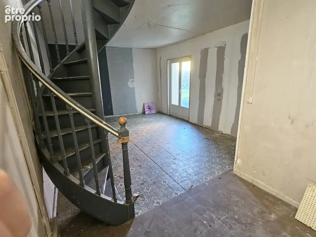Immeuble de rapport, 5 lots : 4 logements et 1 commerce, dont 2 déjà loués, rendement 14,5% travaux compris - photo 4