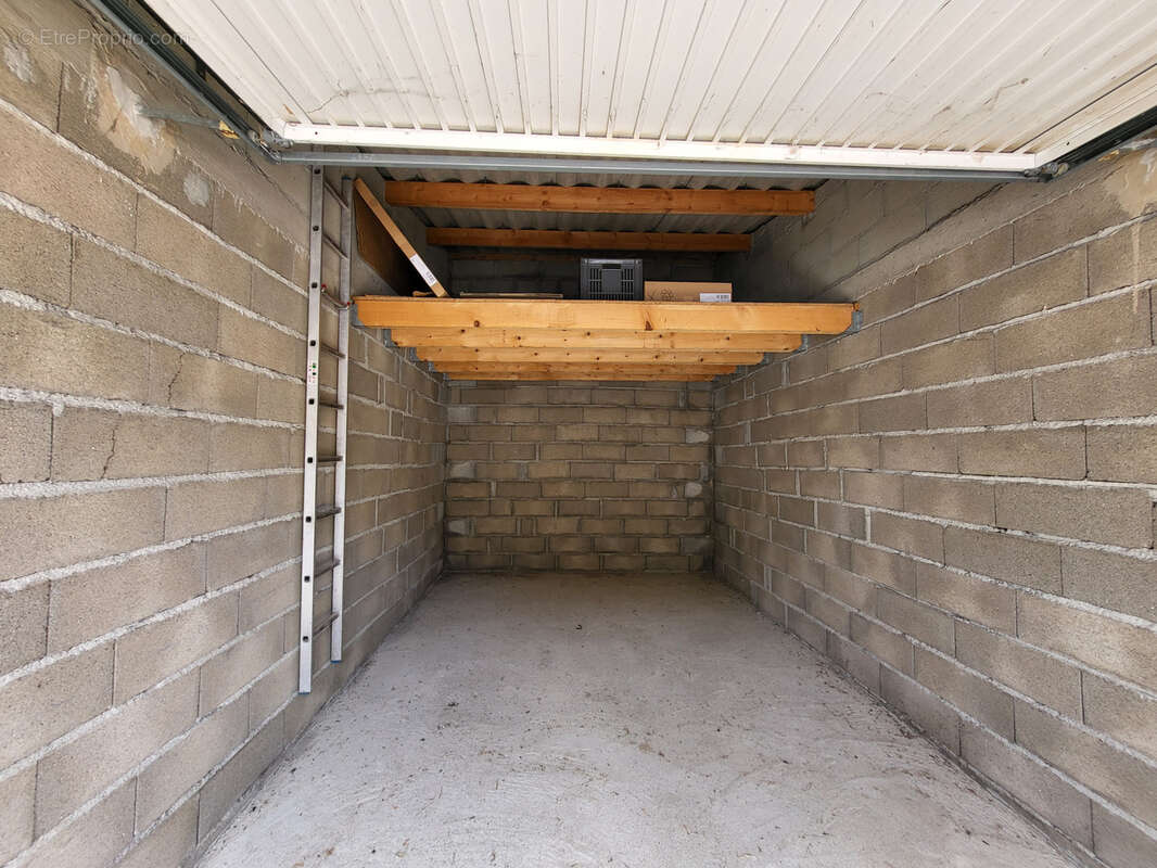 Parking à FITOU