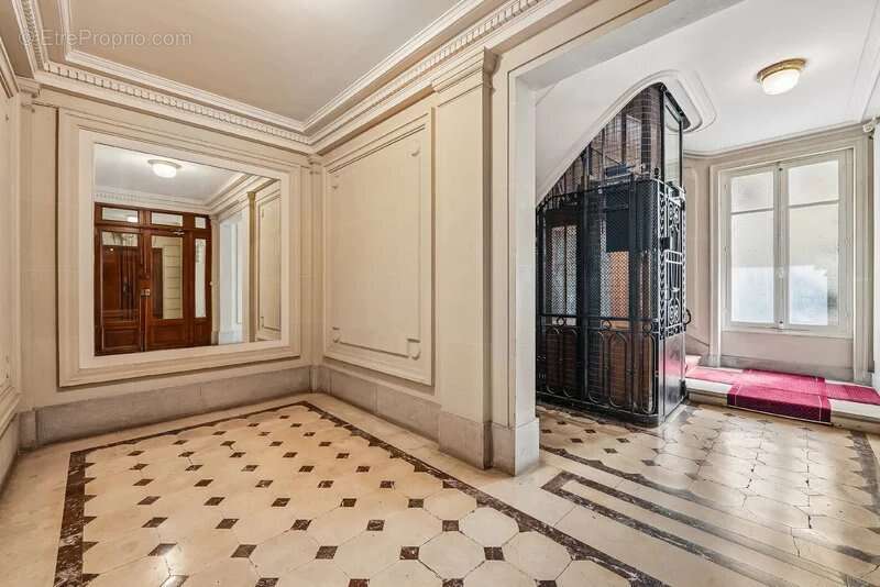 Appartement à PARIS-7E