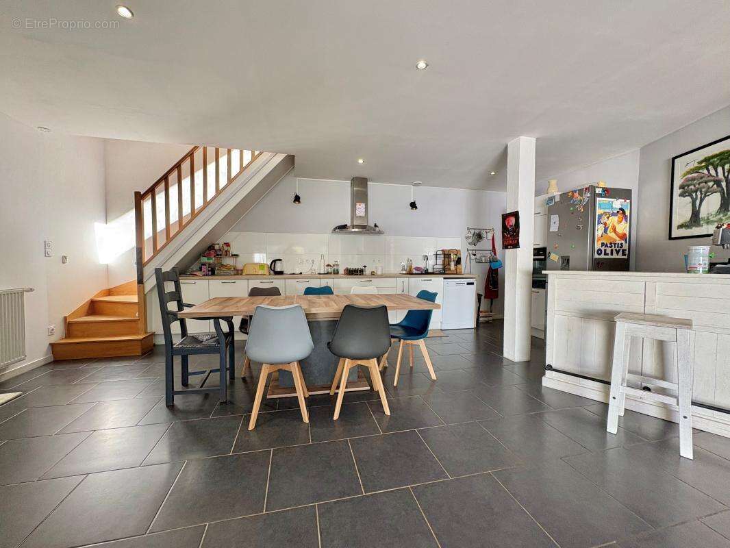 Appartement à CHENOVE