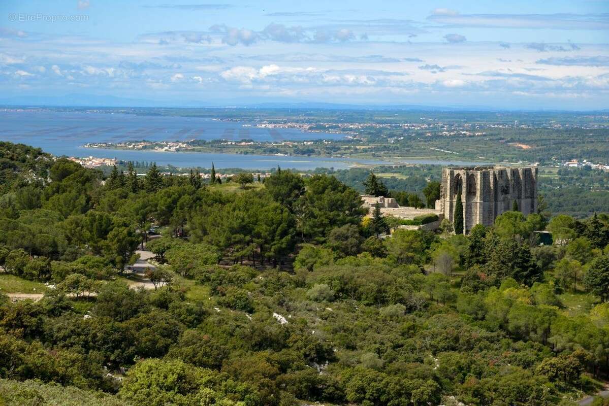 Appartement à VIC-LA-GARDIOLE