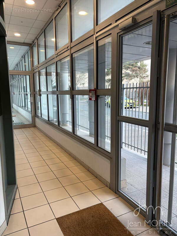 COULOIR RDC - Appartement à LYON-8E