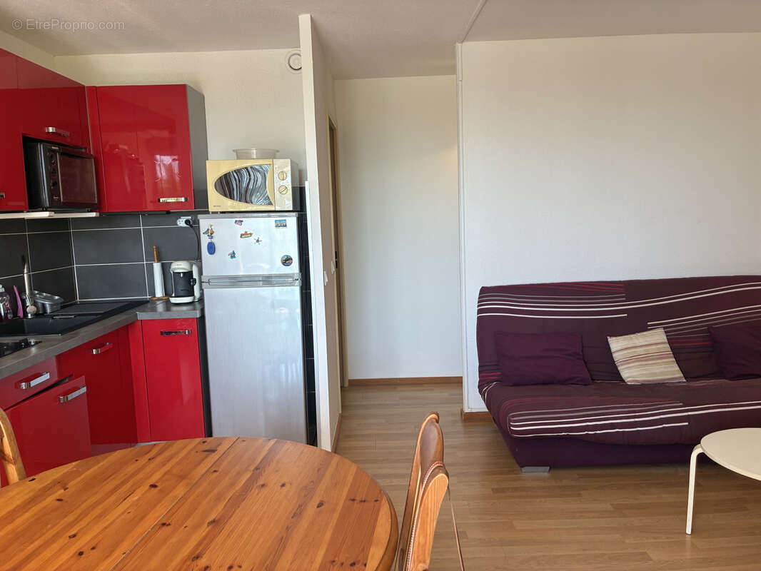 GRUISSAN, RIVE DROITE, EN EXCLUSIVITE, Appartement de type 2 avec terrasse VUE PORT + place de parking privati - photo 8