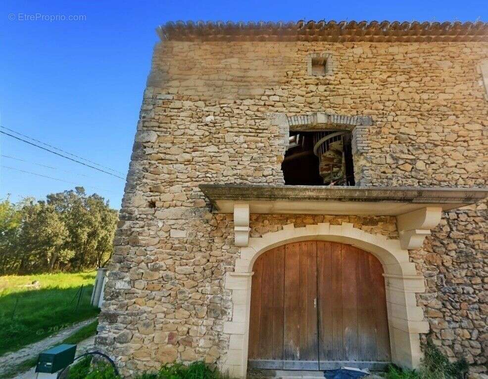 Charme de la Pierre à Sabran, grange à rénover - photo 2