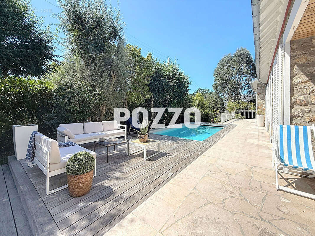 Maison de 7 pièces (323 m²) en vente à DONVILLE LES BAINS - photo 6