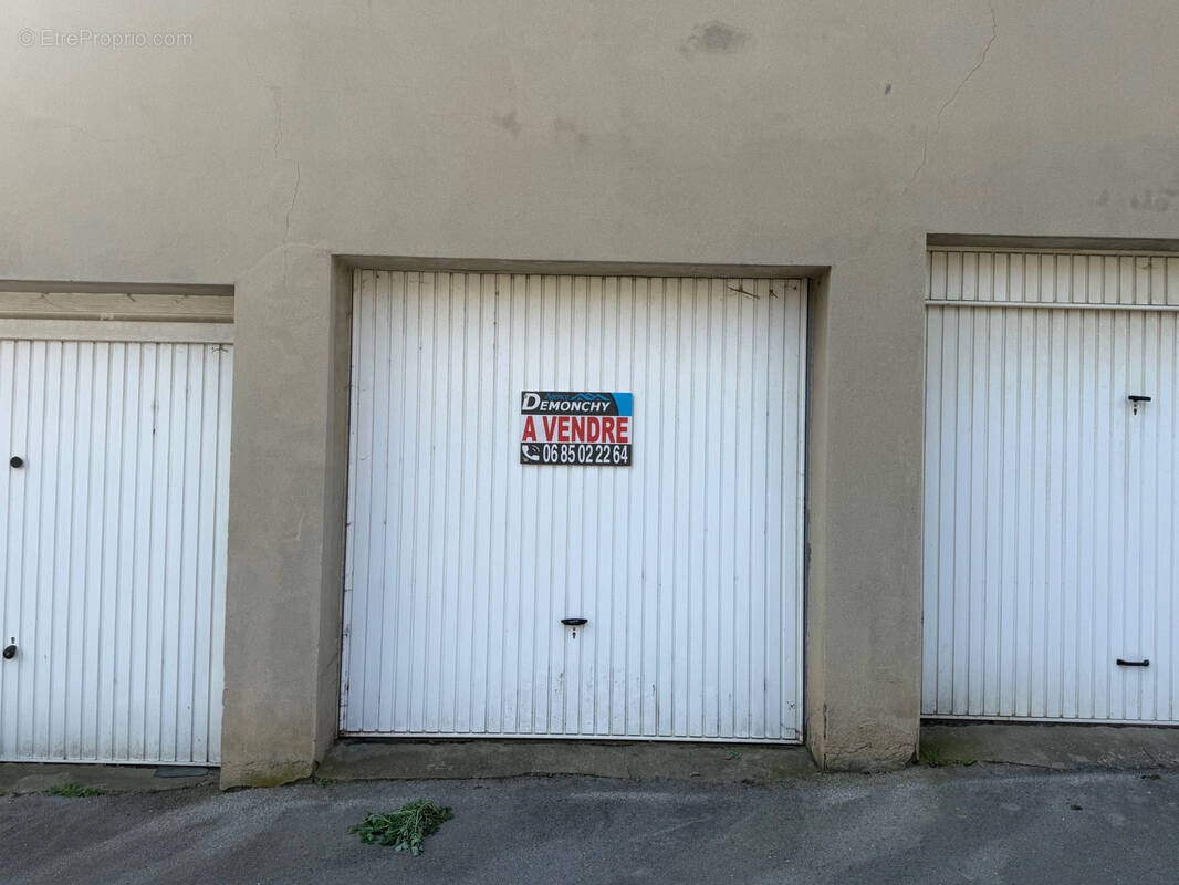 Parking à POIX-DE-PICARDIE