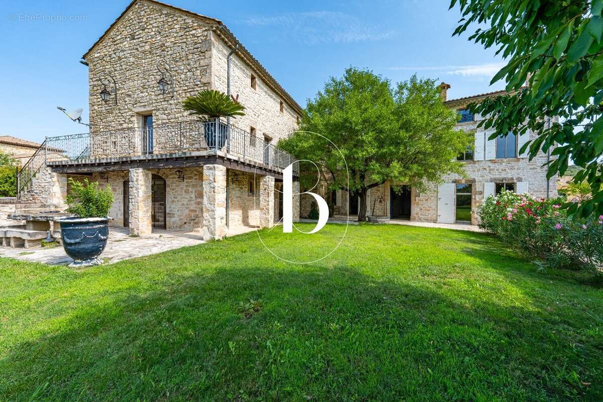 Maison 950 m² à Goudargues  - photo 10