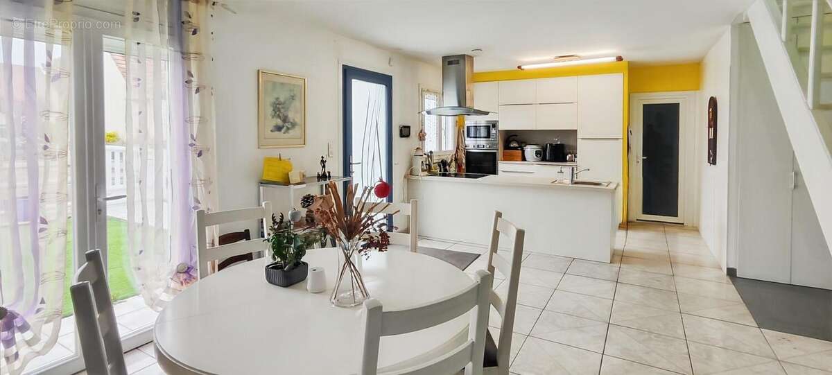 Maison à SAINT-PRYVE-SAINT-MESMIN