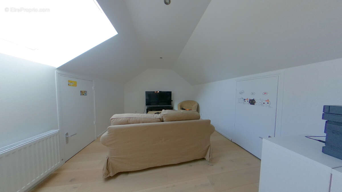 Maison à CRESPIERES