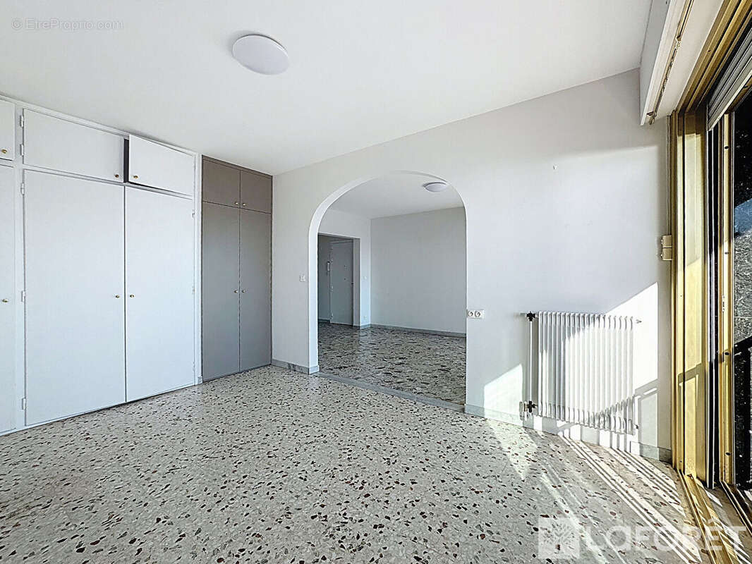 Appartement à ROQUEBRUNE-CAP-MARTIN