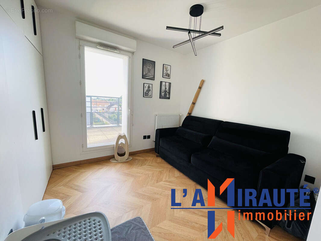 Appartement à SARTROUVILLE