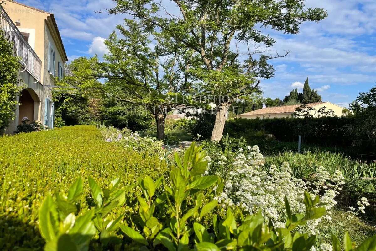 Maison à FONTVIEILLE