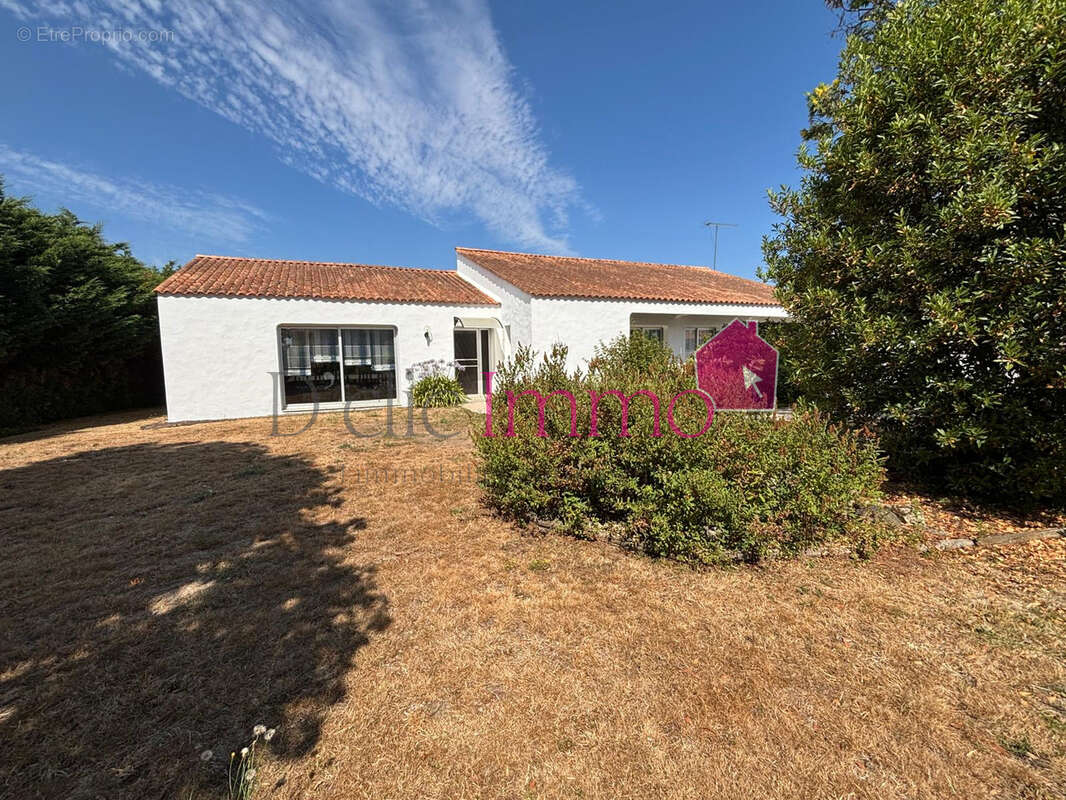 SAINT CHRISTOPHE DU LIGNERON - Maison 5 chambres avec piscine et dépendance de 100 m2 - photo 20