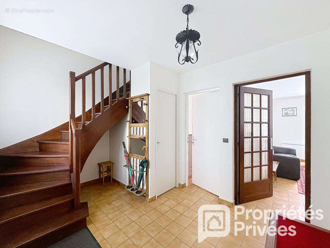 Maison familiale avec jardin - Quartier des Roissys - photo 4