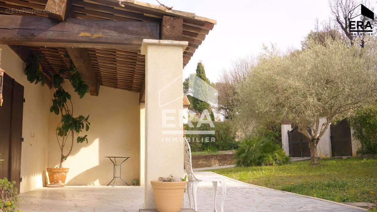 Autre à LA ROQUETTE-SUR-SIAGNE