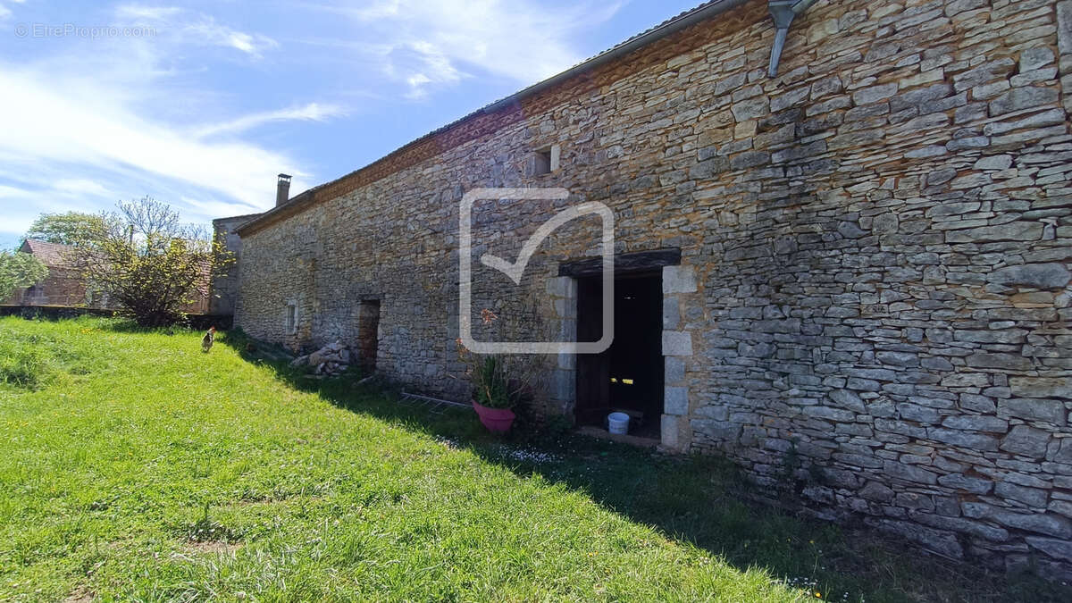 Maison à COULAURES
