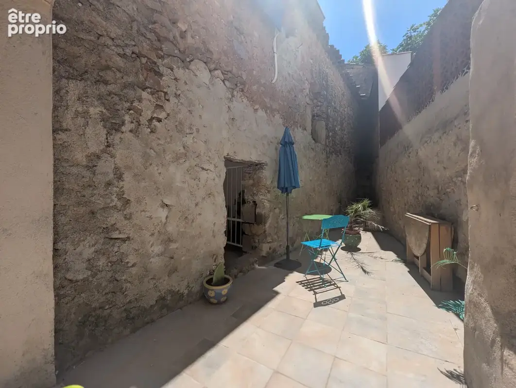 A vendre - maison de village renovee ded type 5 de 109 m2 avec garage et terrasses - photo 4