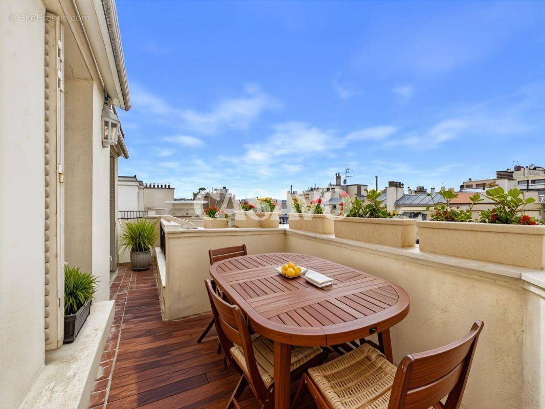 Appartement à PARIS-16E