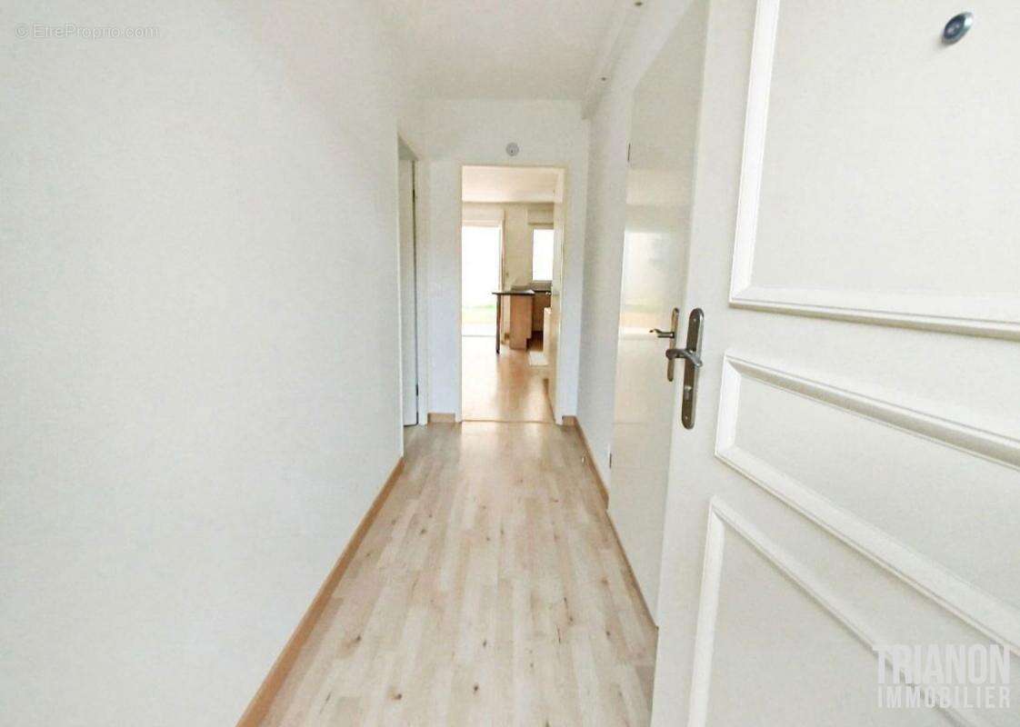 Appartement à LE MESNIL-LE-ROI