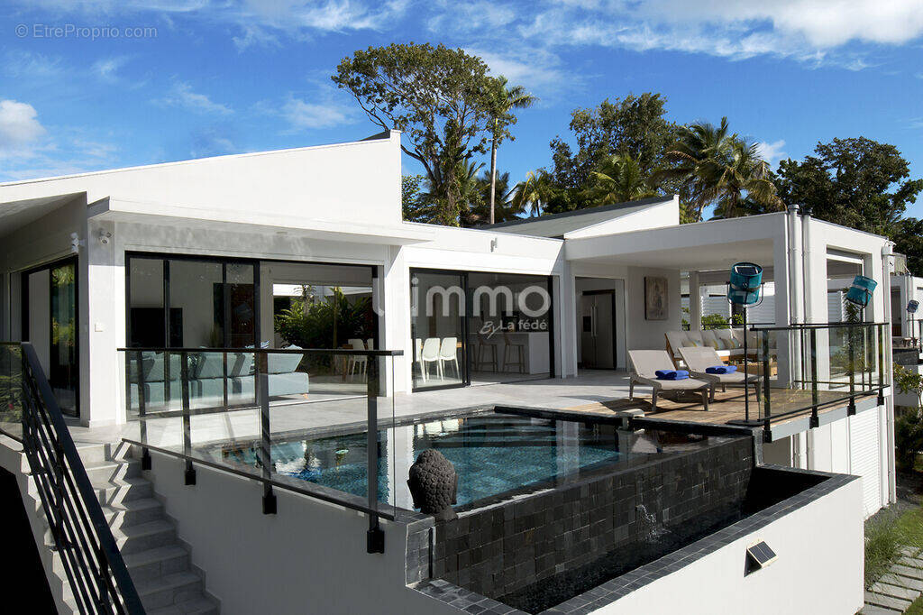 Maison à PETIT-BOURG