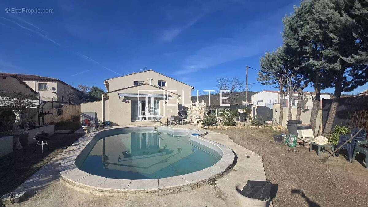 Commerce à TOURRETTES