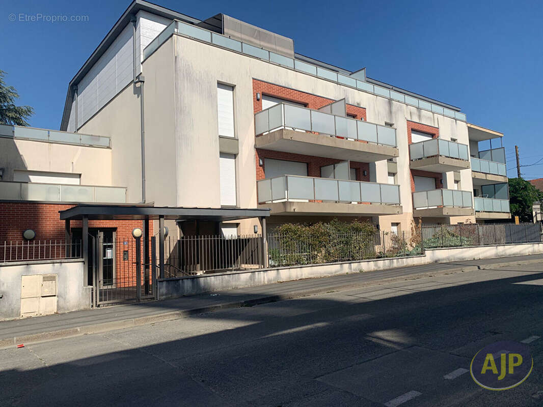 ST SEBASTIEN, T5 105 m² et 2 Garages - photo 8